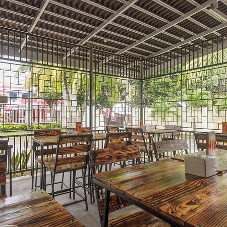 Hotel Reddoorz At Jalan Babepalar Rike Manado Extérieur photo