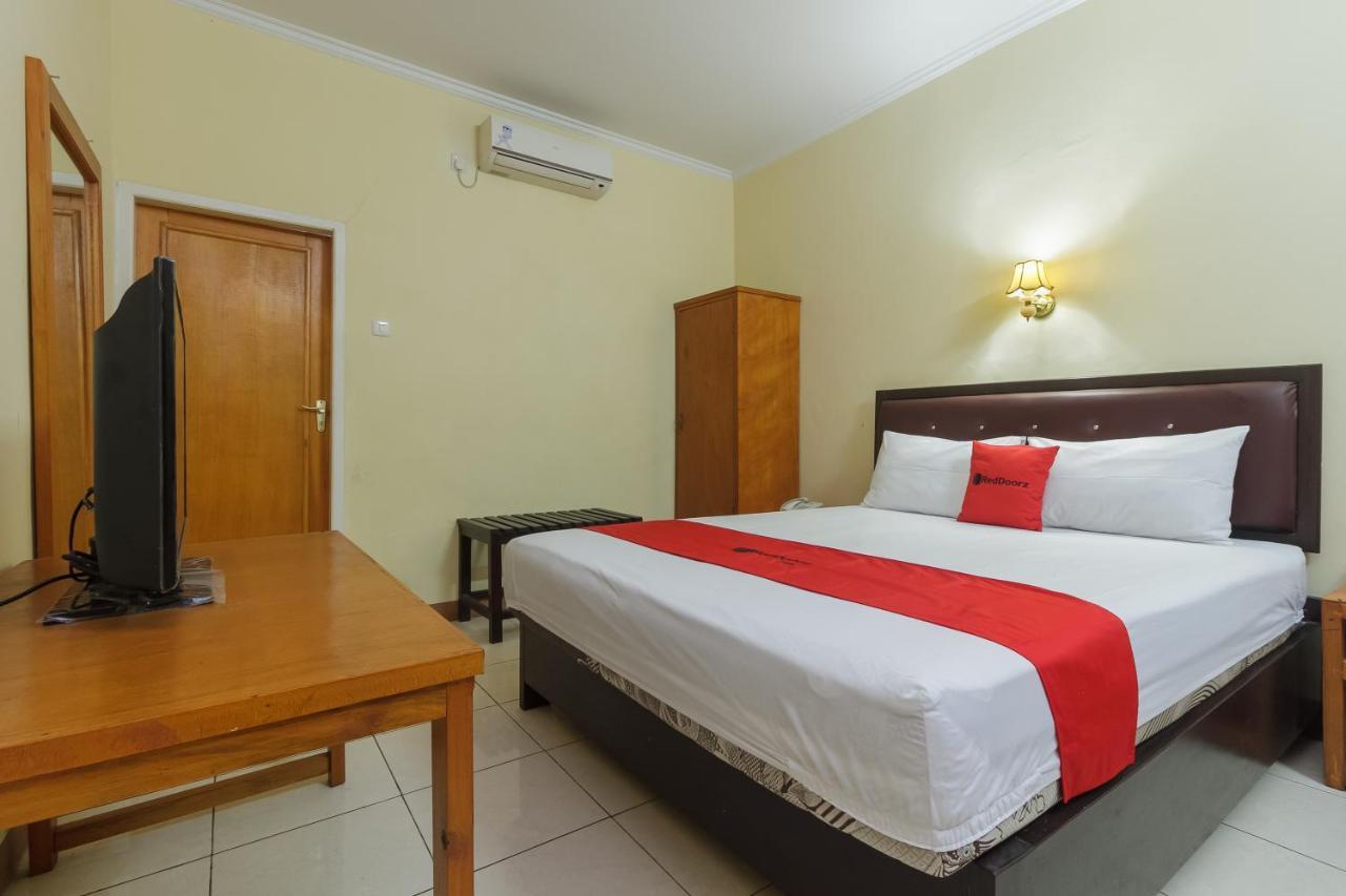 Hotel Reddoorz At Jalan Babepalar Rike Manado Extérieur photo