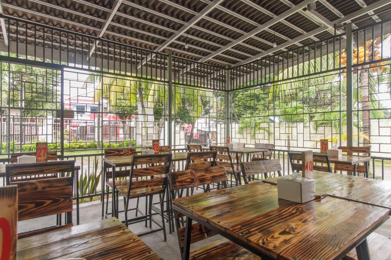 Hotel Reddoorz At Jalan Babepalar Rike Manado Extérieur photo