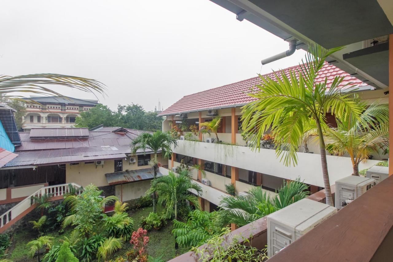 Hotel Reddoorz At Jalan Babepalar Rike Manado Extérieur photo